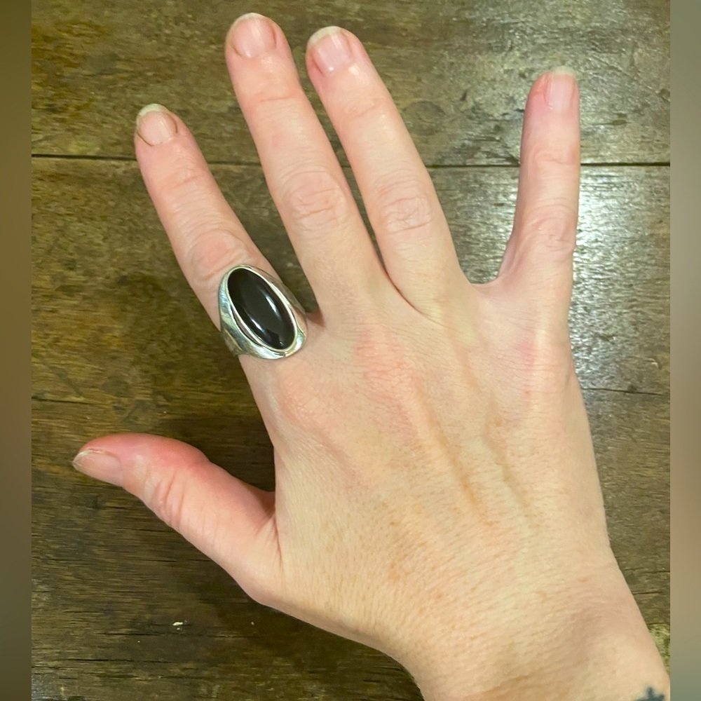 Vintage sterling silver and onyx ring/sold